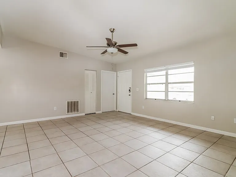 912 Axlewood Cir — Photo 5