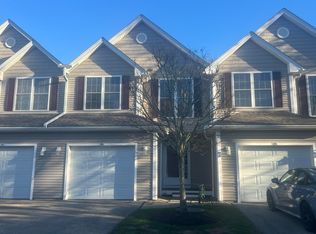 26 Lilac Ln, Newmarket, NH 03857