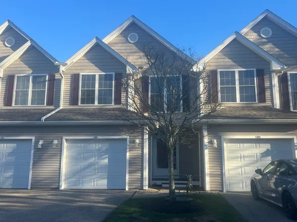 26 Lilac Lane, Newmarket, NH 03857