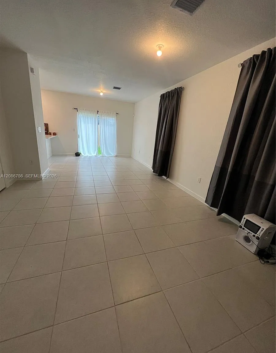 Keys Gate Residential — Photo 2