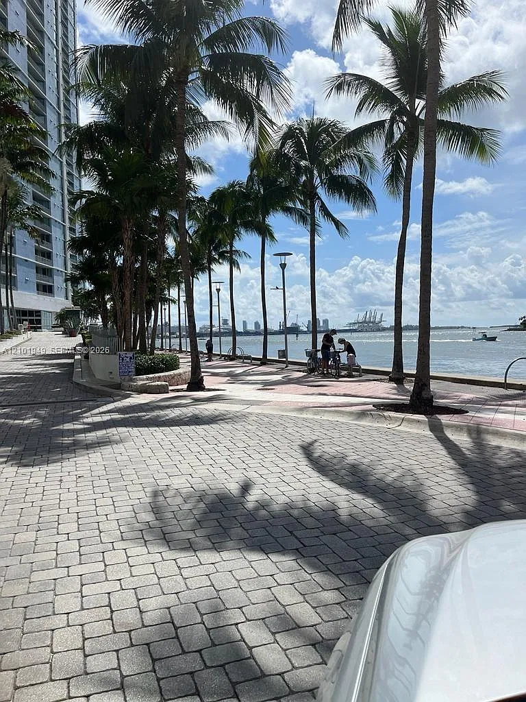 One Miami East Condo — Photo 2
