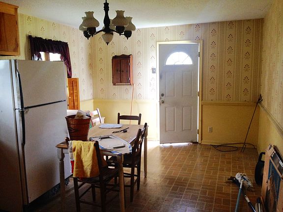 5th image of 505 W C St