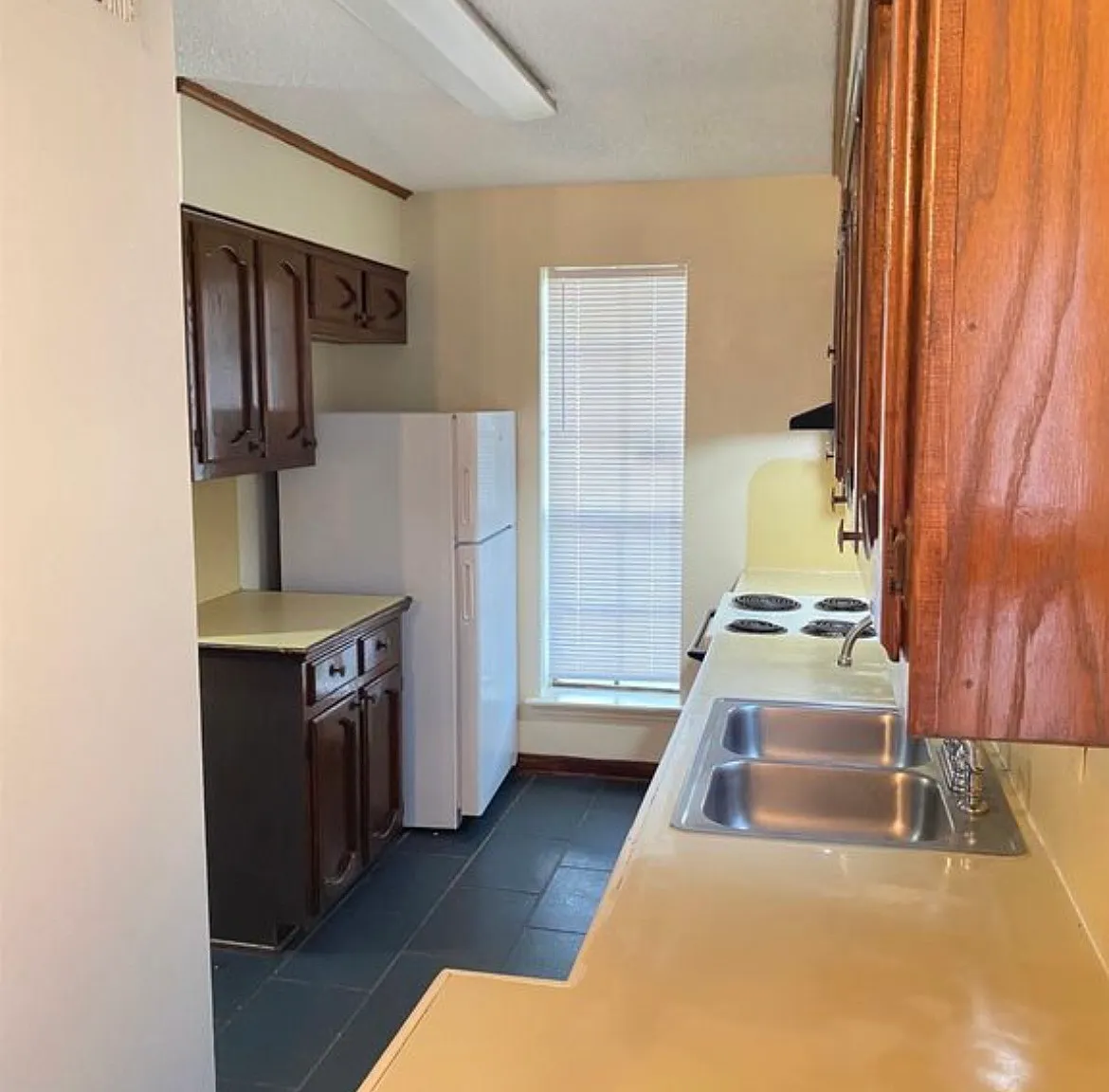 2 bed, 1.5 bath, 1050 sqft, $1,200 — Photo 4