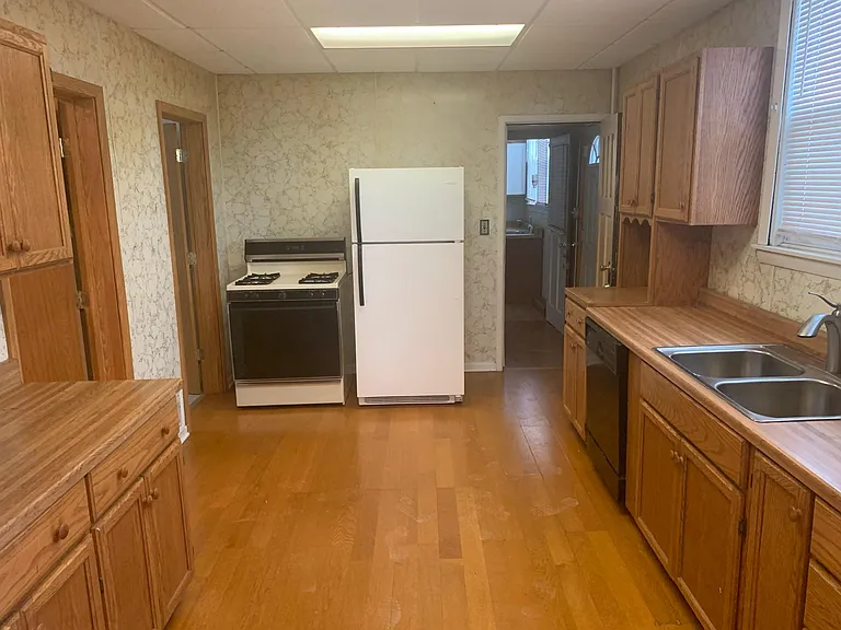 2-401 E 22nd St #2 — Photo 6