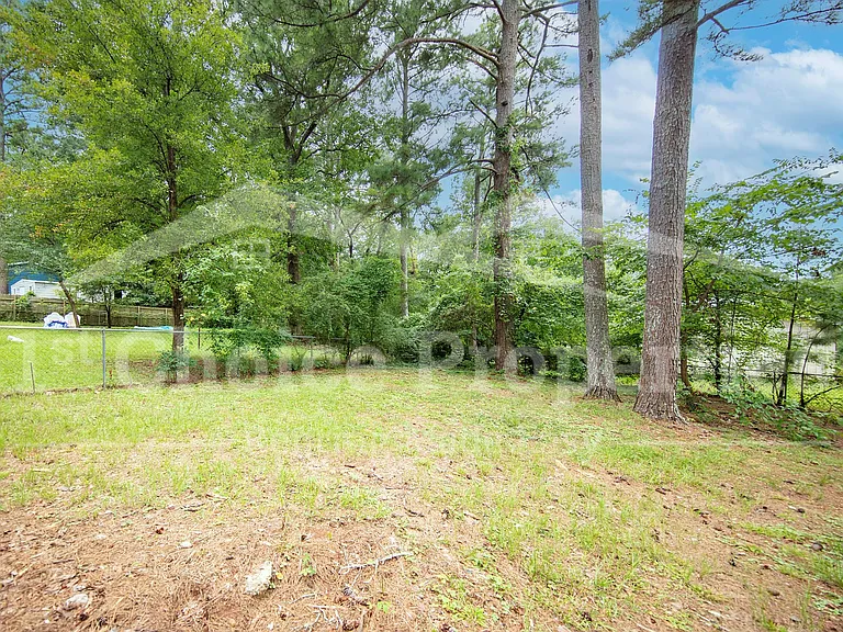 1037 Dawn Dr — Photo 3