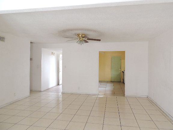 3rd image of 221 Prince Ln