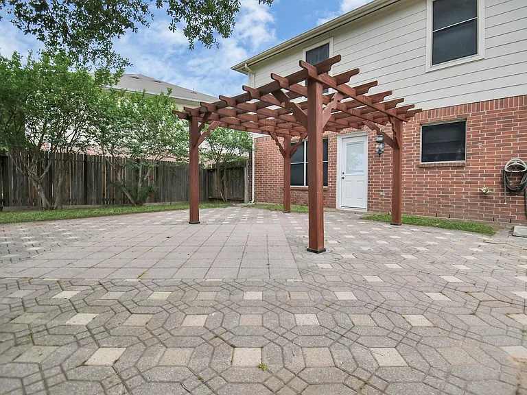 3919 Rolling Springs Ln — Photo 7