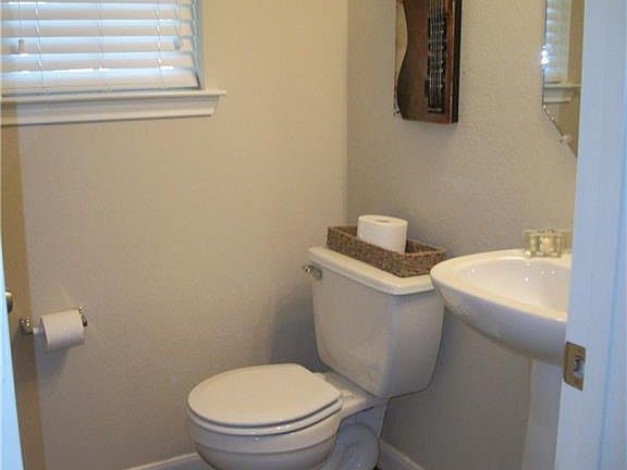5th image of 933 Heritage Springs Trl