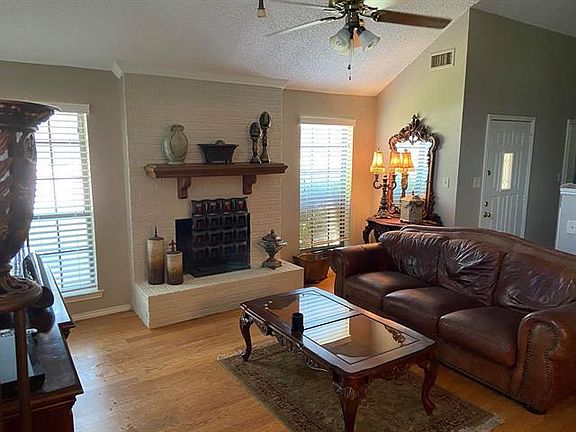 2nd image of 1930 Aspen Dr