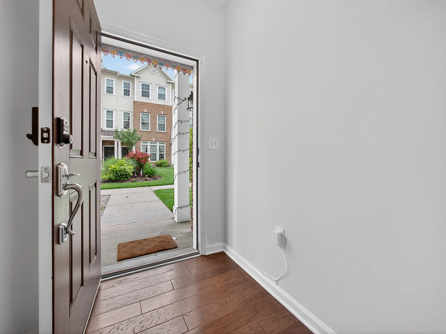 2 bed, 2.5 bath, 1771 sqft, $3,700 — Photo 4