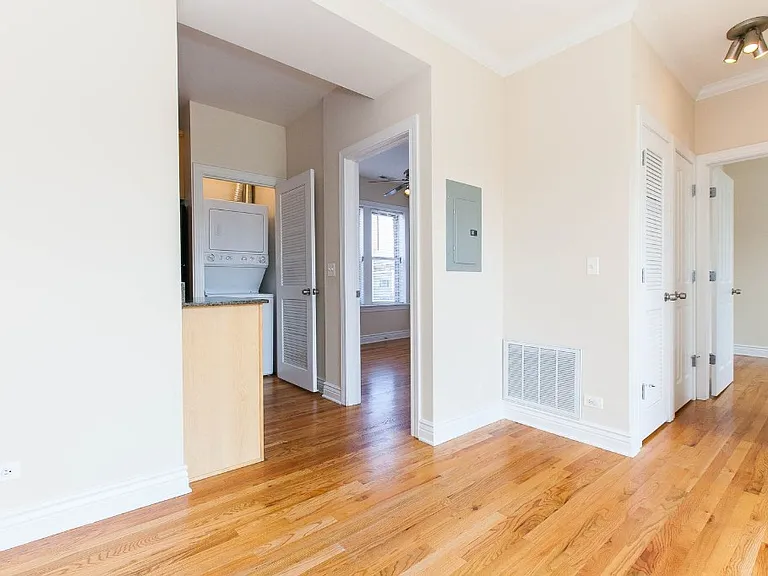 1214 W Waveland Ave #2 — Photo 1