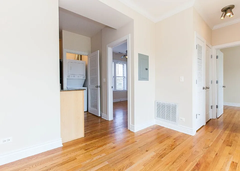 1214 W Waveland Ave #2