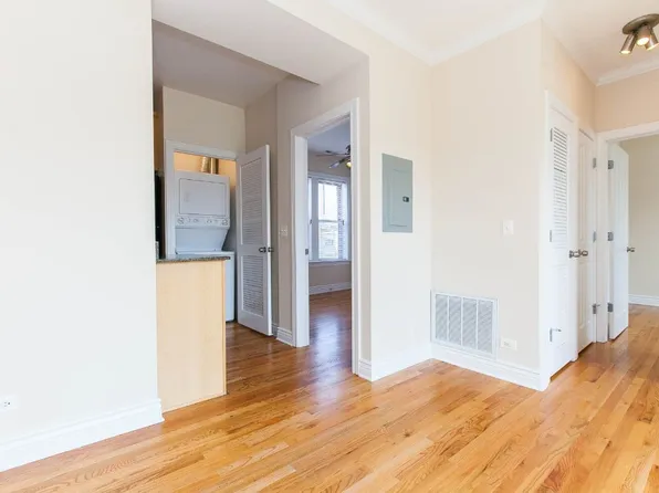 1214 W Waveland Ave #2, Chicago, IL 60613