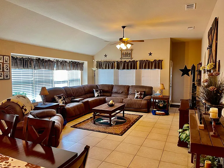 505 Branchwood Dr — Photo 3