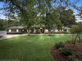 5355 Lane Lake Rd, Bloomfield Hills, MI 48302