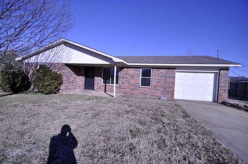 1st image of 138 E Lark Ln