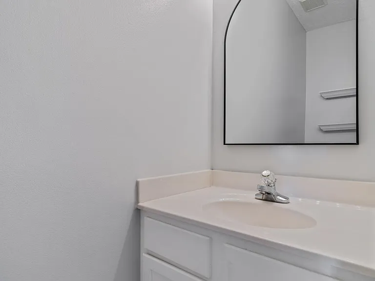 172 E Ridge Ct — Photo 7