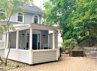 15 Rockwood Pl #1, Edgewater, NJ 07020