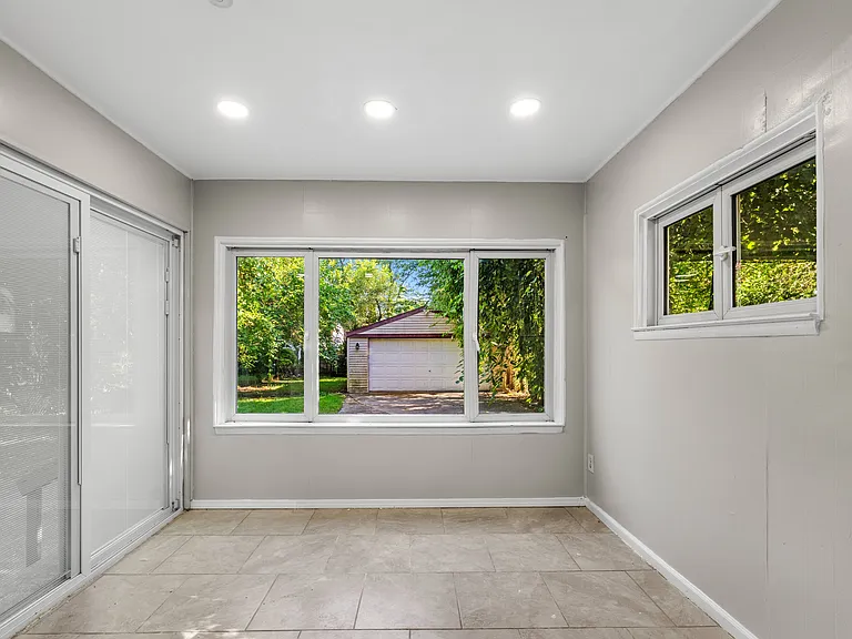 25477 Hopkins St — Photo 28