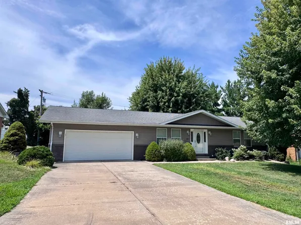 106 Holden Ter, Macomb, IL 61455