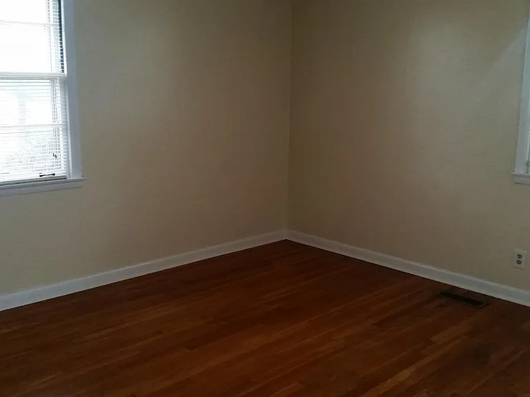 4005 Mem Pkwy N — Photo 12