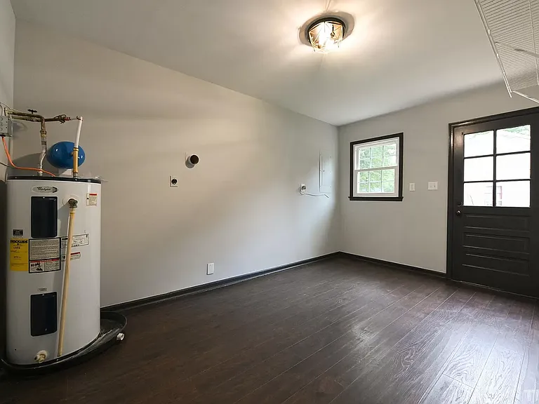 225 Hillstone Dr — Photo 17