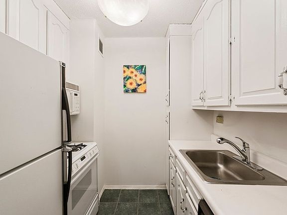 4th image of 44 W 62nd St APT 5E