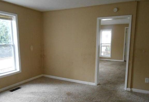 5th image of 206 S Mill St