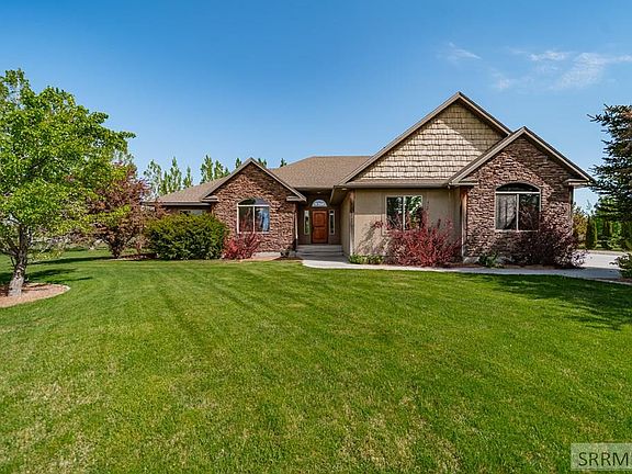 4th image of 4219 E Blackstone Dr