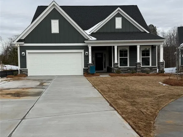 992 Exeter Dr, Sherrills Ford, NC 28673