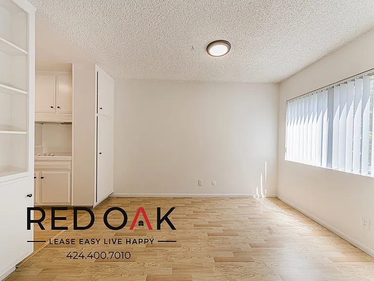 319 S Clark Dr #108 — Photo 4
