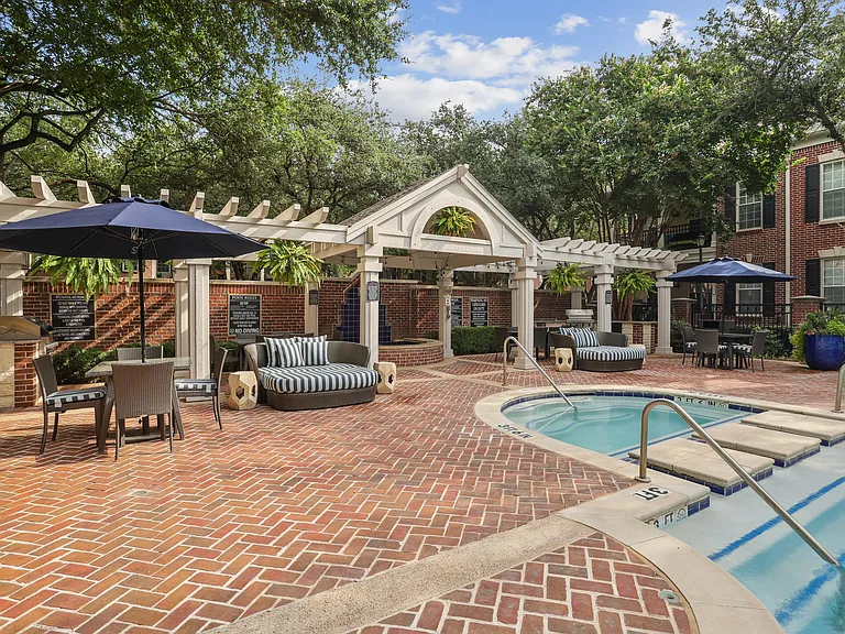 The Caruth Premier Townhome Apartments — Photo 31