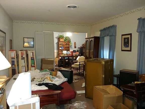 4th image of 7927 Braesdale Ln