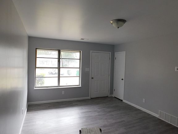 5th image of 8229 Ashbrook Dr