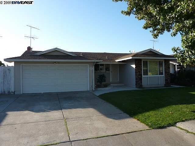 1st image of 2476 Becket Dr