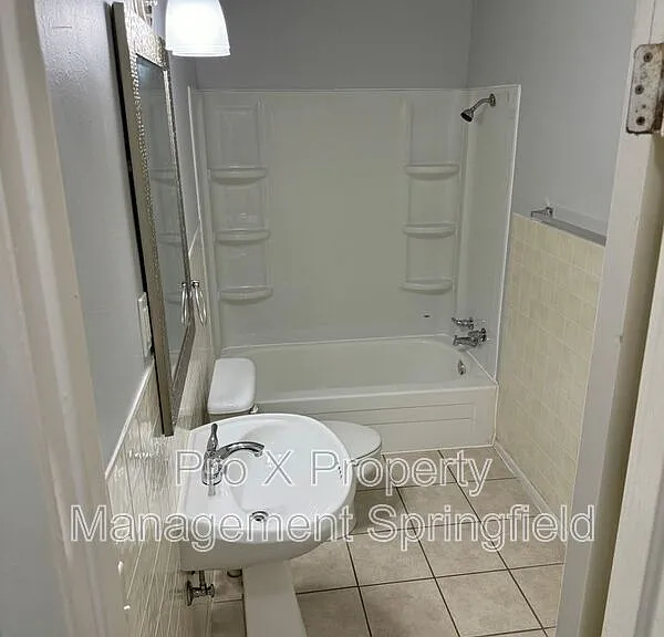 2943 E University St #10 — Photo 10