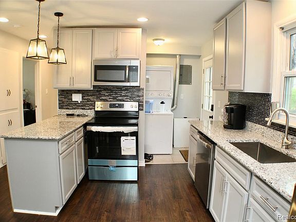 5th image of 705 Robinwood Dr