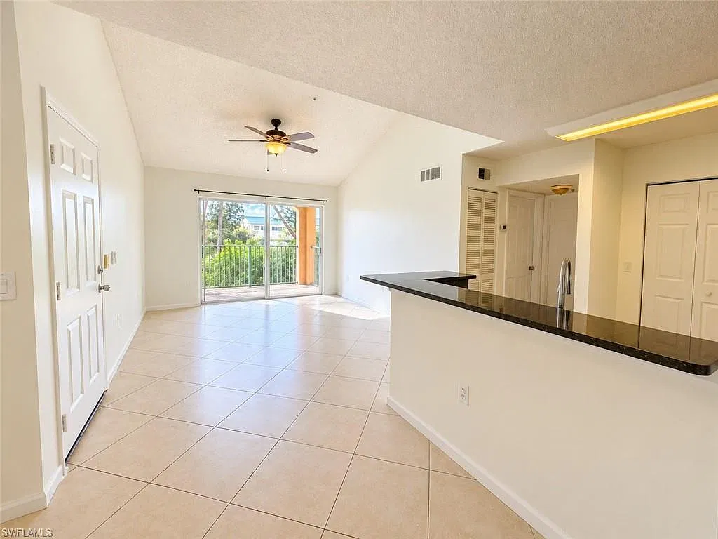 1 bed, 1.0 bath, 670 sqft, $1,600 — Photo 3