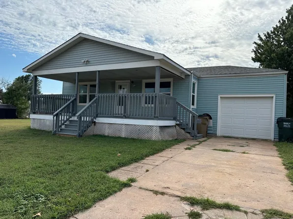 705 N Adams St, Medicine Lodge, KS 67104