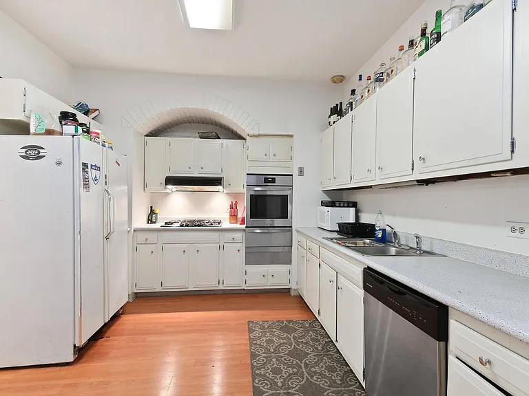 2434 N Burling St #1 — Photo 12