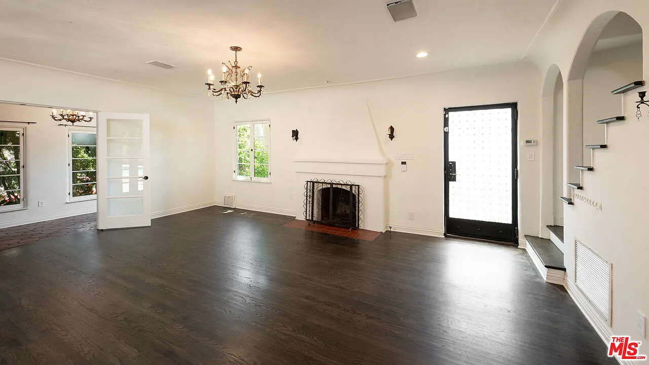 4 bed, 3.5 bath, 2300 sqft, $25,000 — Photo 4
