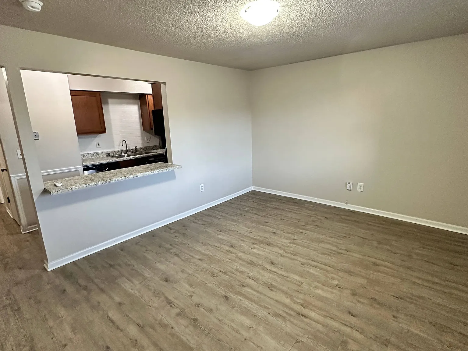 Midland Court Apartments — Photo 4