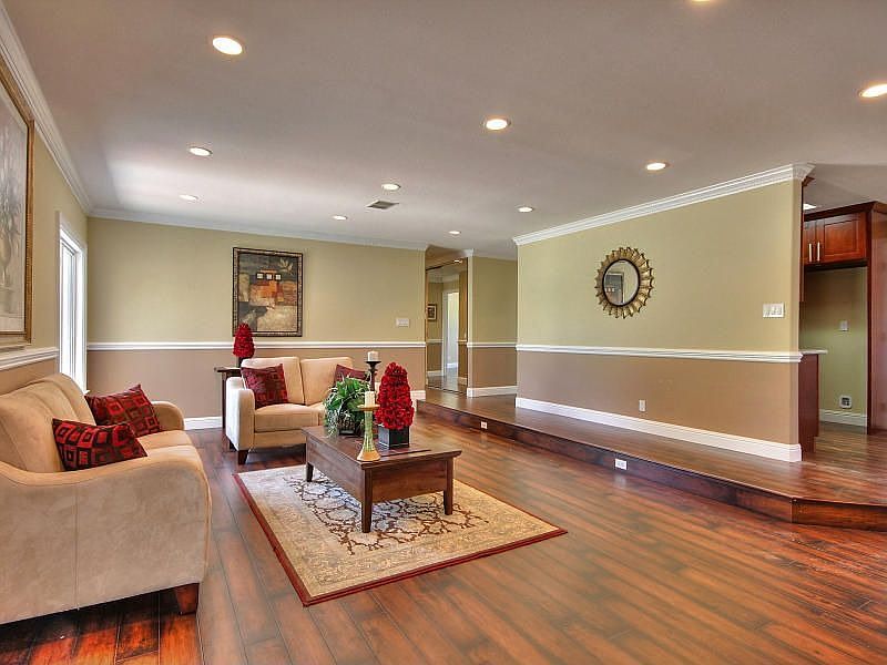 1st image of 32398 Sheffield Ln