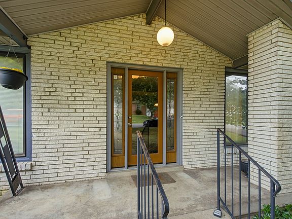 3rd image of 4912 Shasta Dr