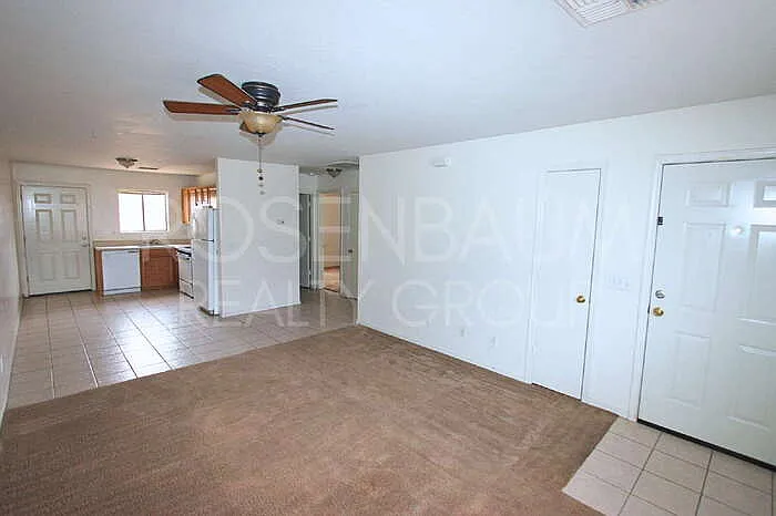 2 bed, 1.0 bath, 800 sqft, $949 — Photo 2