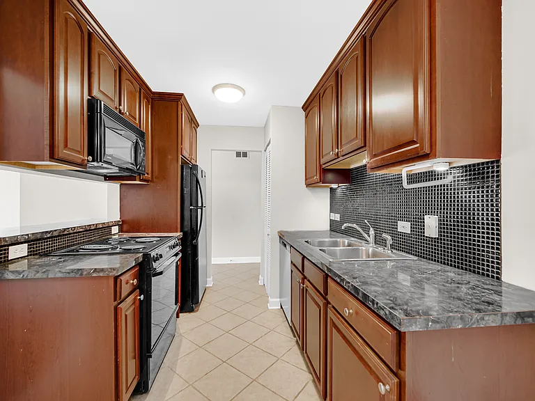 700 Perrie Dr #308 — Photo 4