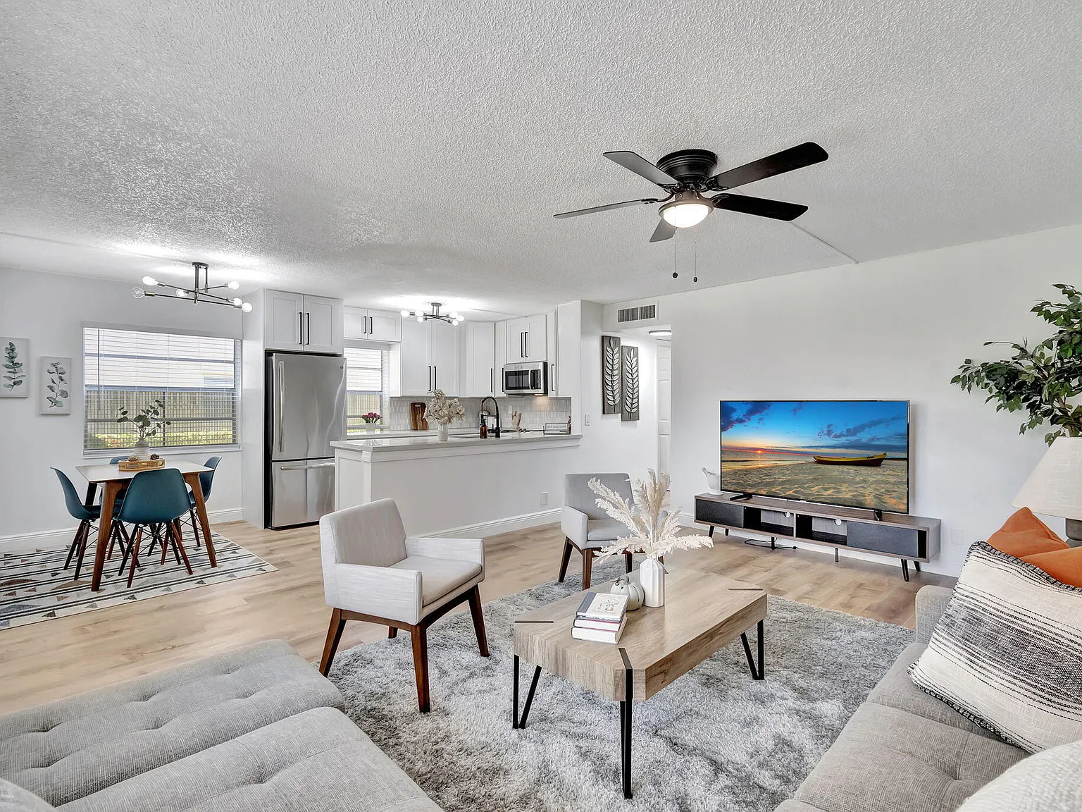 2 bed, 2.0 bath, 902 sqft, $1,700 — Photo 1