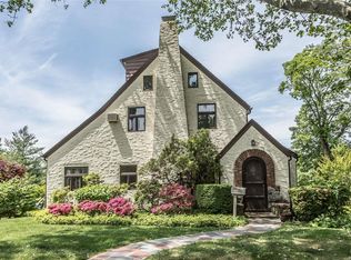 16 Shoredale Dr, Manhasset, NY 11030