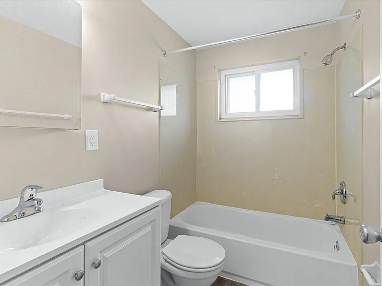 699 Hillsdowne Rd — Photo 6