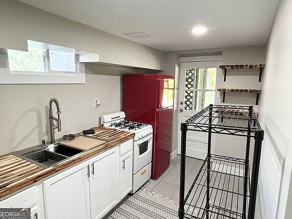 3rd image of 1187 Lynmoor Dr NE #B